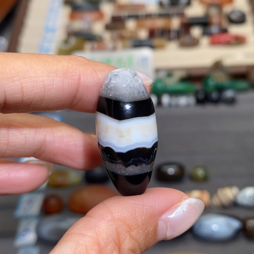 小***。玛瑙/玉髓合金手链微瑕不退换