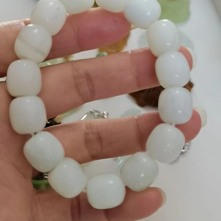 未镶嵌蛇纹石玉吊坠