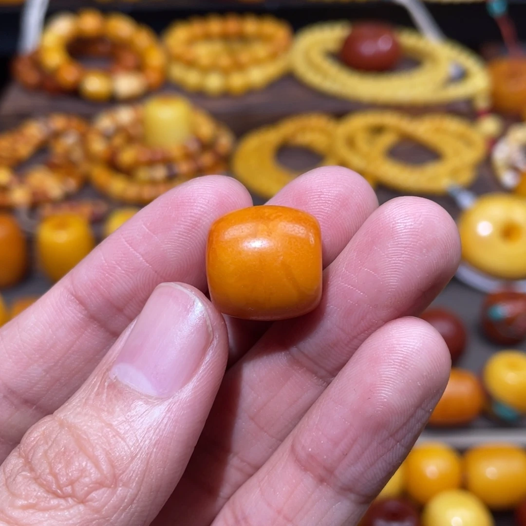 雷***青蜜蜡未镶嵌裸石墩子