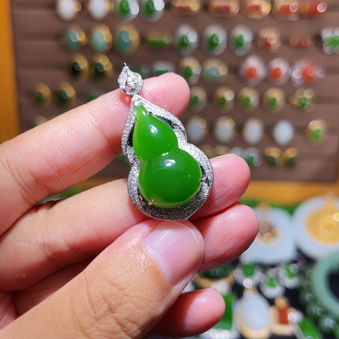 和田玉颈饰18K金镶嵌