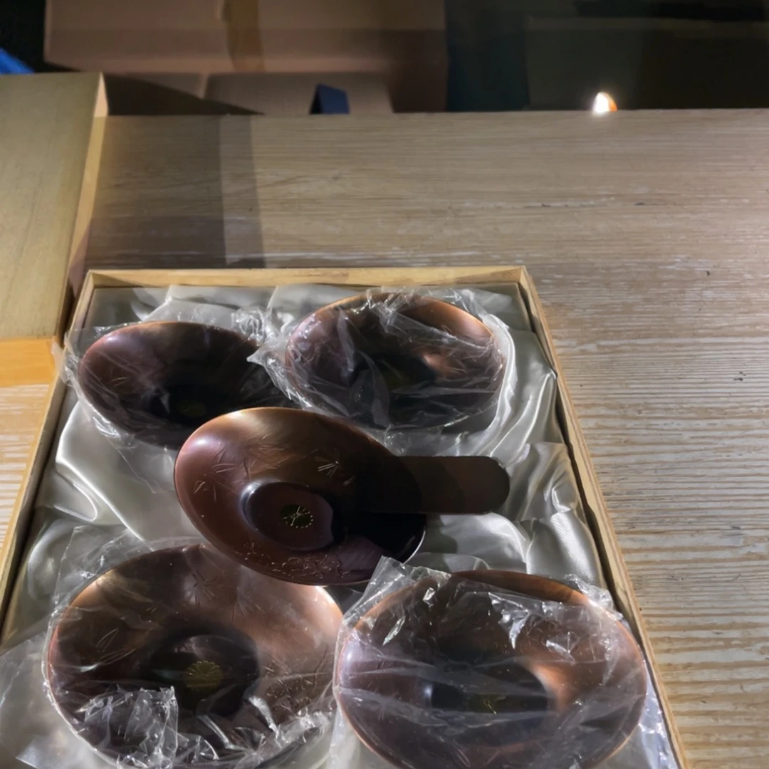 瓷片l****6密密麻麻地排列着一个