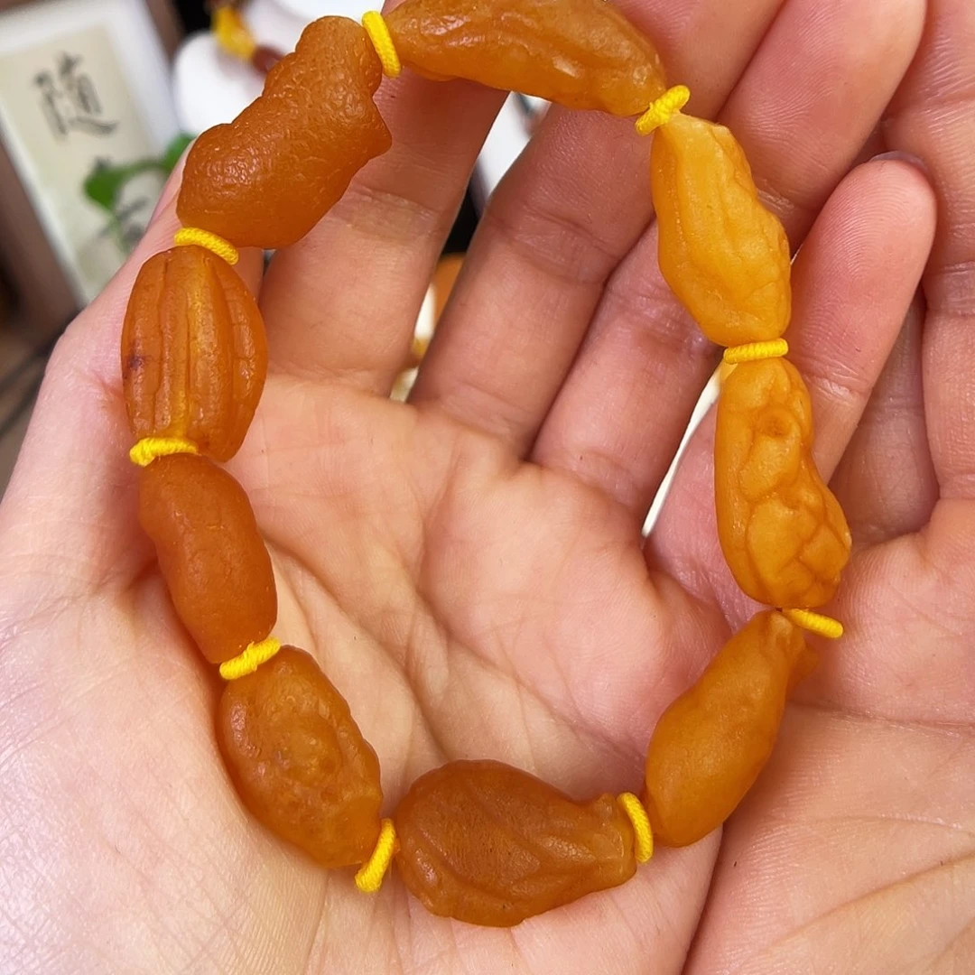 琥珀珠宝奇石未镶嵌。