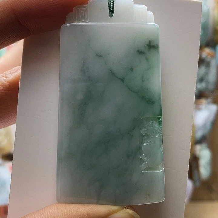 翡翠未镶嵌颈饰每天