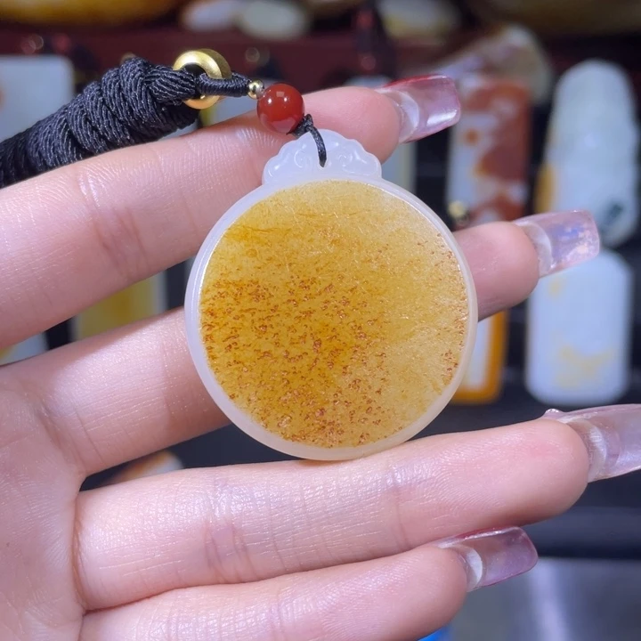 和田玉挂件未镶嵌我***。