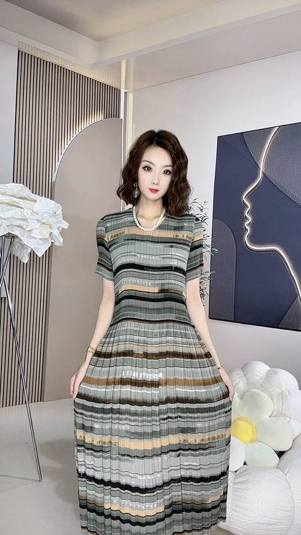 286号夏季条纹印花中老年妈妈宽松显瘦气质裙高端褶皱连衣裙女