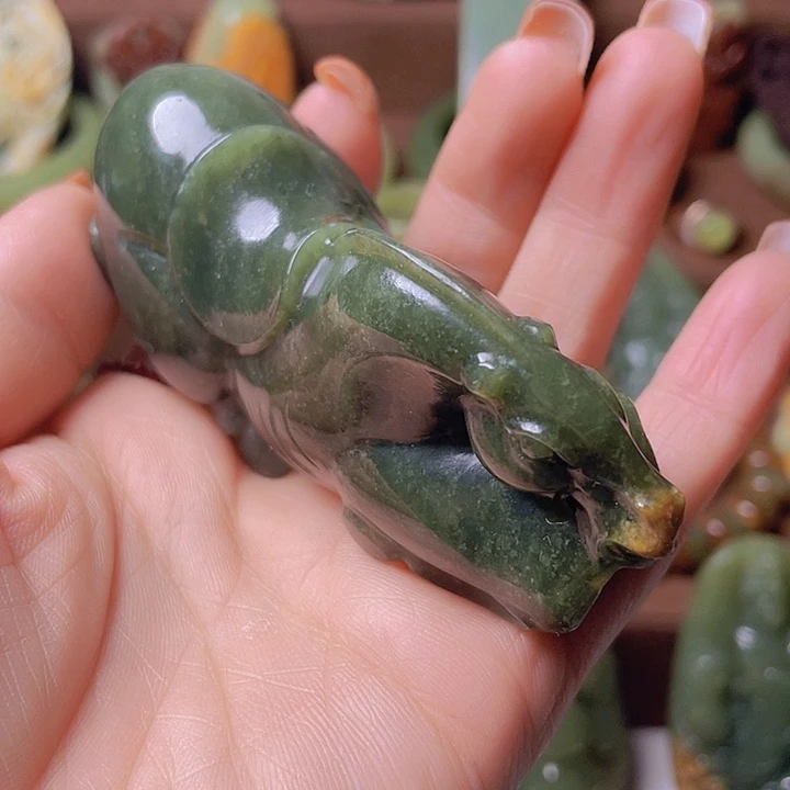 未镶嵌岫岩河磨玉（透闪石质玉）把件酒**气