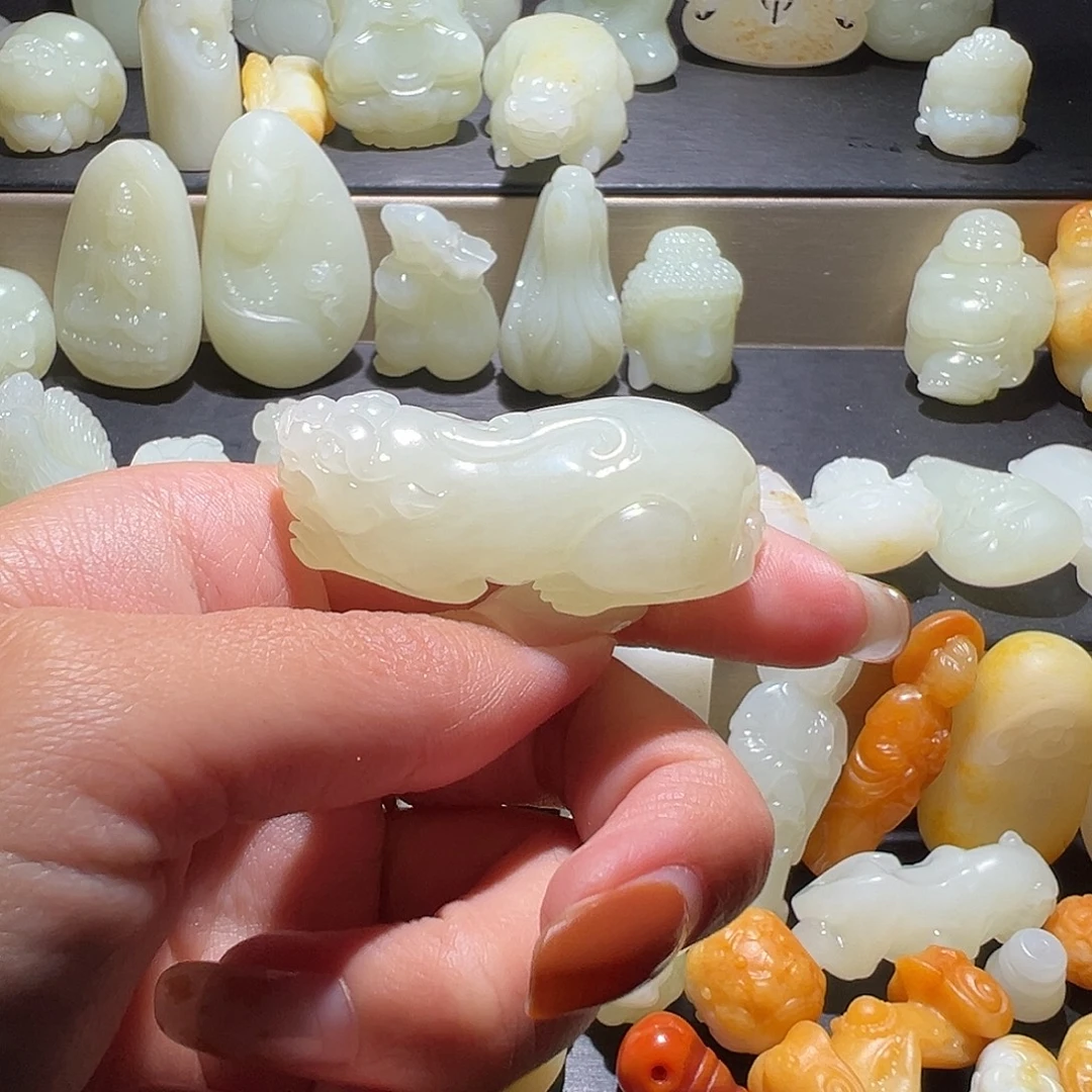 大***季和田玉未镶嵌颈饰