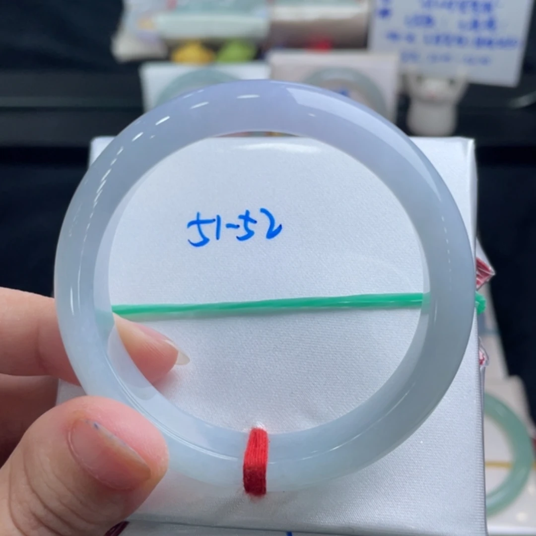 翡翠手镯未镶嵌翡翠手镯