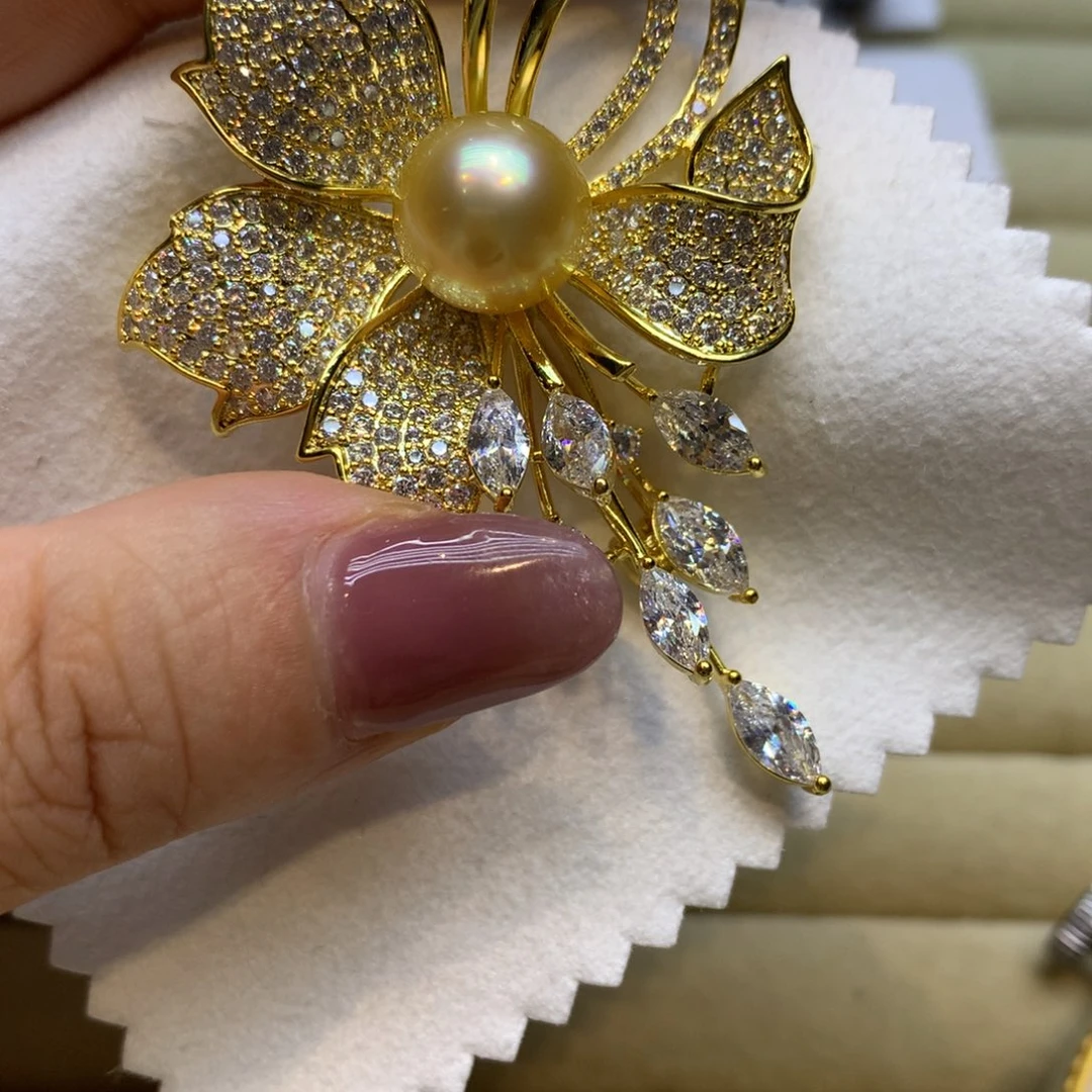 未镶嵌胸饰海水珍珠