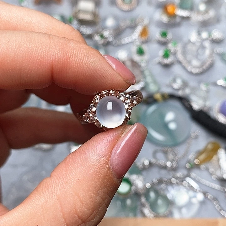 翡翠颈饰未镶嵌戒指