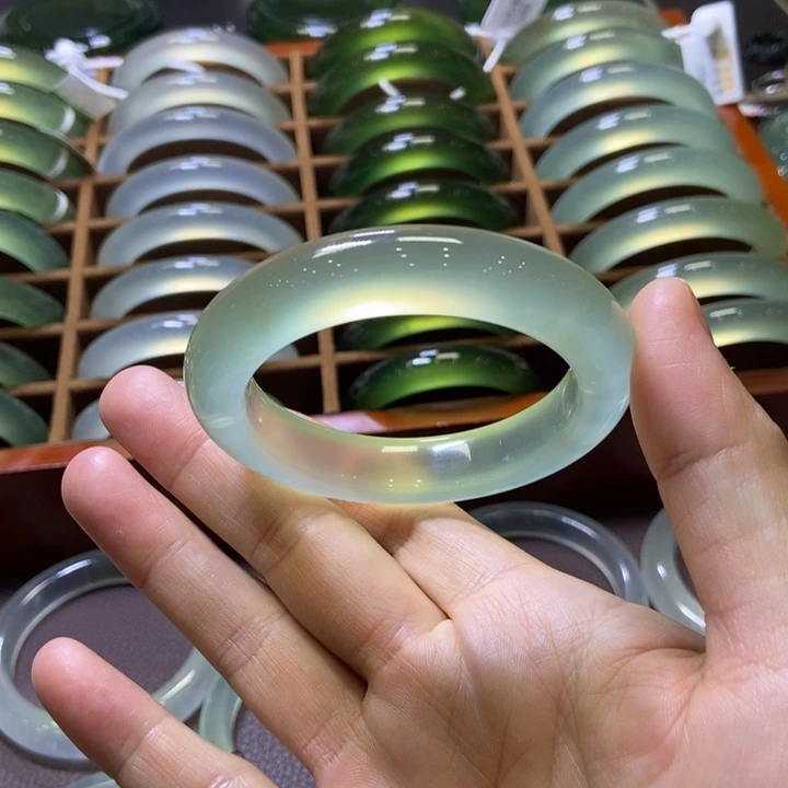 蛇纹石玉未镶嵌手镯52