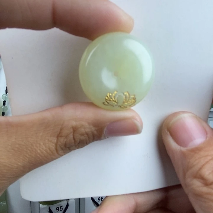 梦***真和田玉未镶嵌颈饰