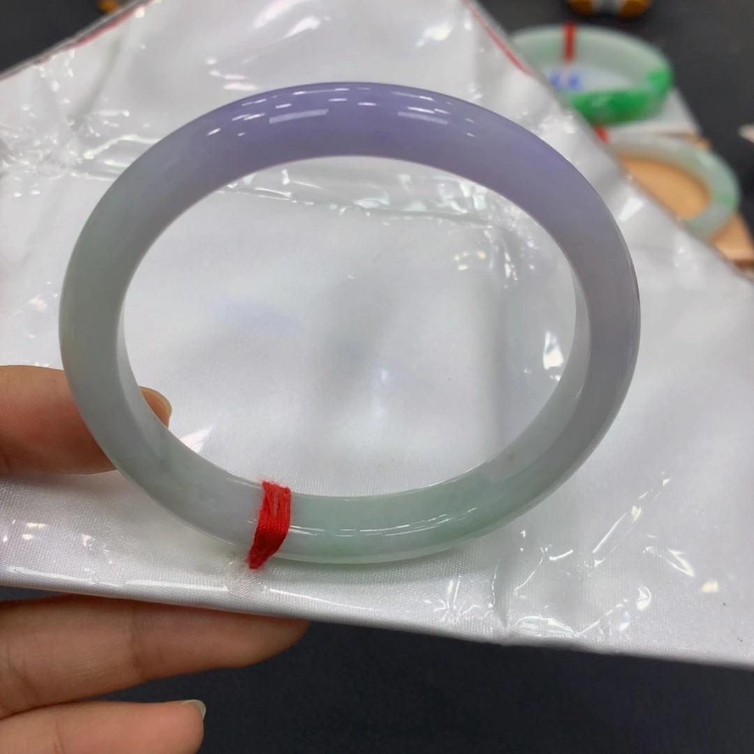 翡翠手镯未镶嵌翡翠