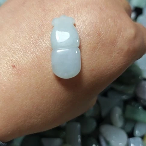 翡翠未镶嵌颈饰三叶葫芦