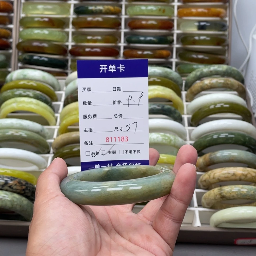 莫***言蛇纹石玉未镶嵌手镯