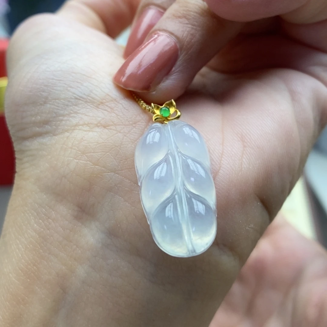 翡翠18K金镶嵌颈饰吊坠43