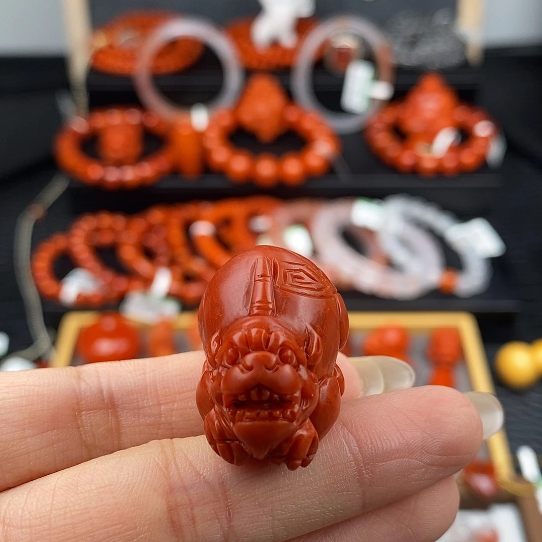 南红玛瑙未镶嵌四川凉山貔貅吊坠