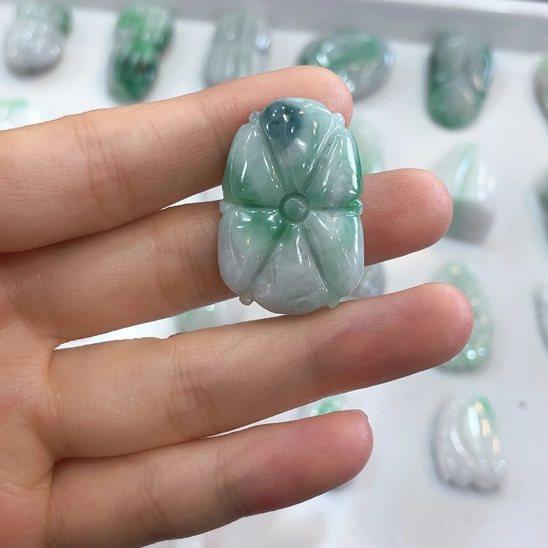 翡翠未镶嵌颈饰白底青荷叶