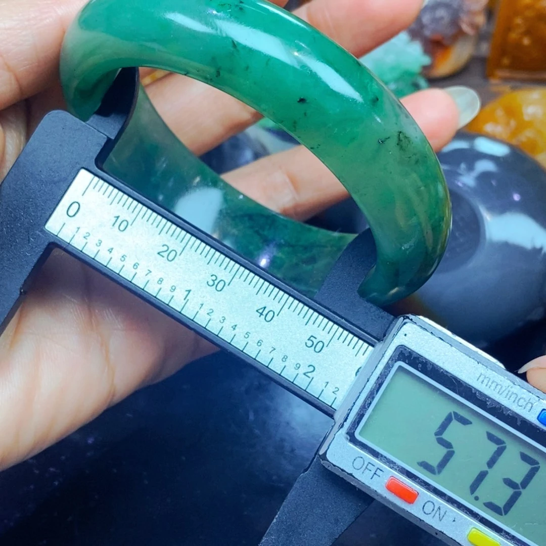 未镶嵌石英质玉（黄龙玉）颈饰