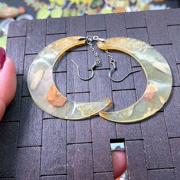 蛇纹石玉耳饰未镶嵌