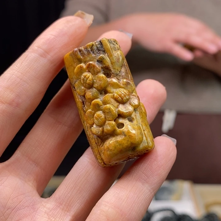 岫岩河磨玉（透闪石质玉）颈饰未镶嵌