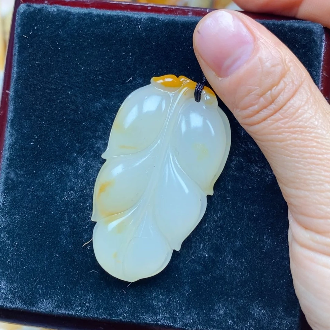 石英质玉（黄龙玉）颈饰未镶嵌