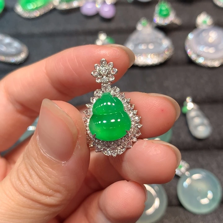 【闪购商品】颈饰18K金镶嵌翡翠翡翠