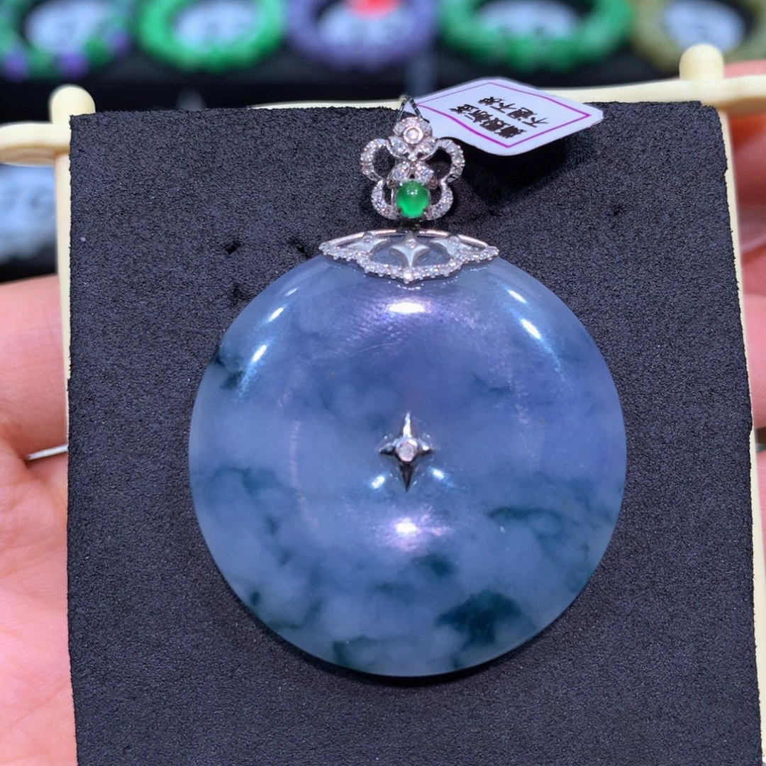 翡翠18K金镶嵌颈饰翡翠