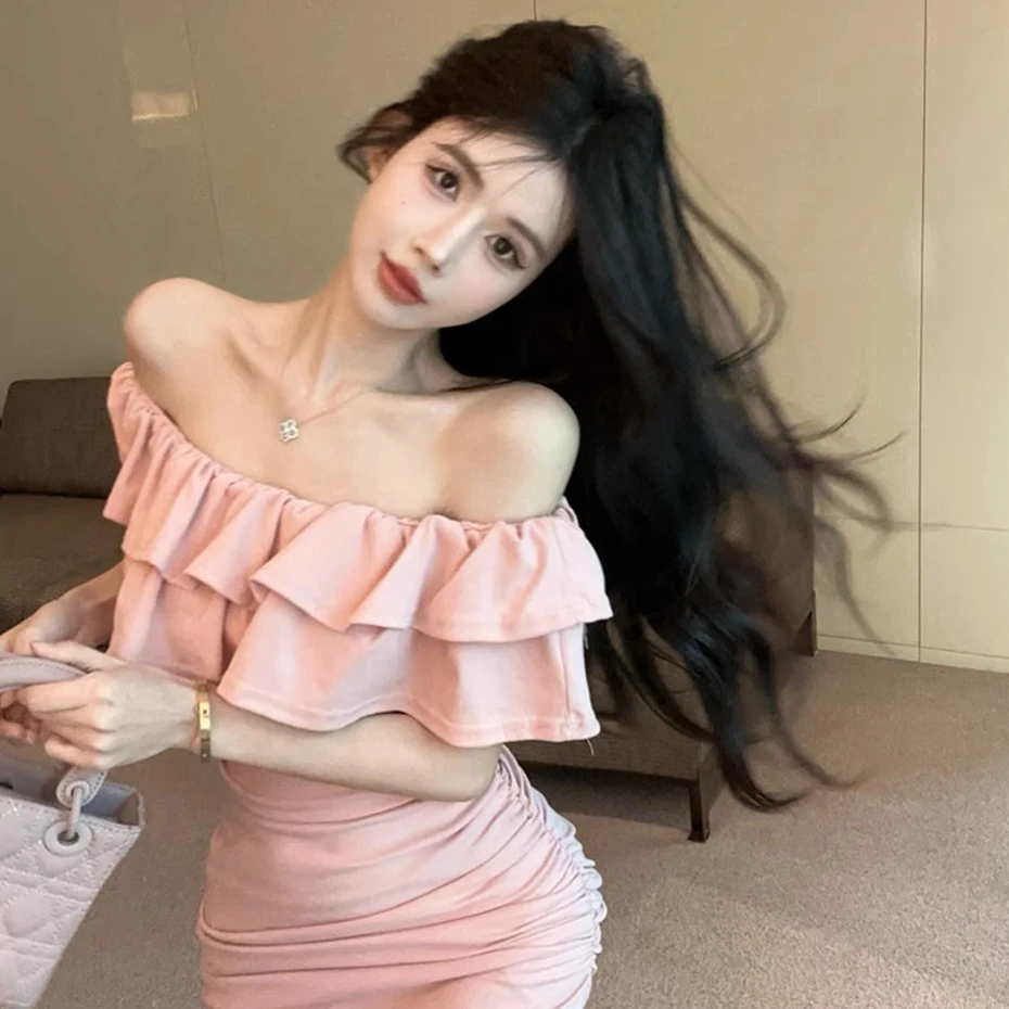 粉色荷叶边连衣裙女2025纯欲性感一字肩包臀裙法式收腰绝美小裙子