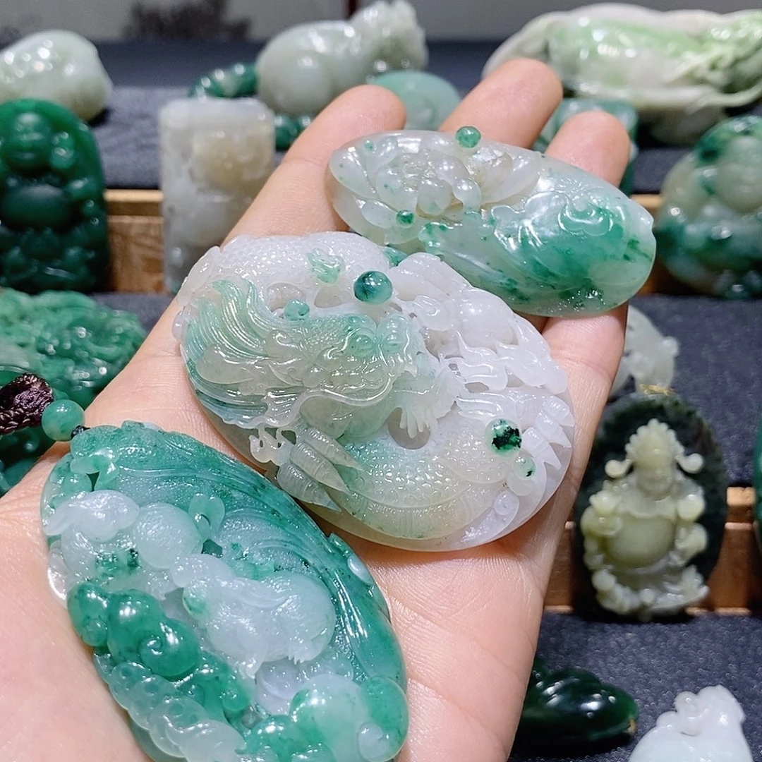 劳***律独山玉未镶嵌吊坠