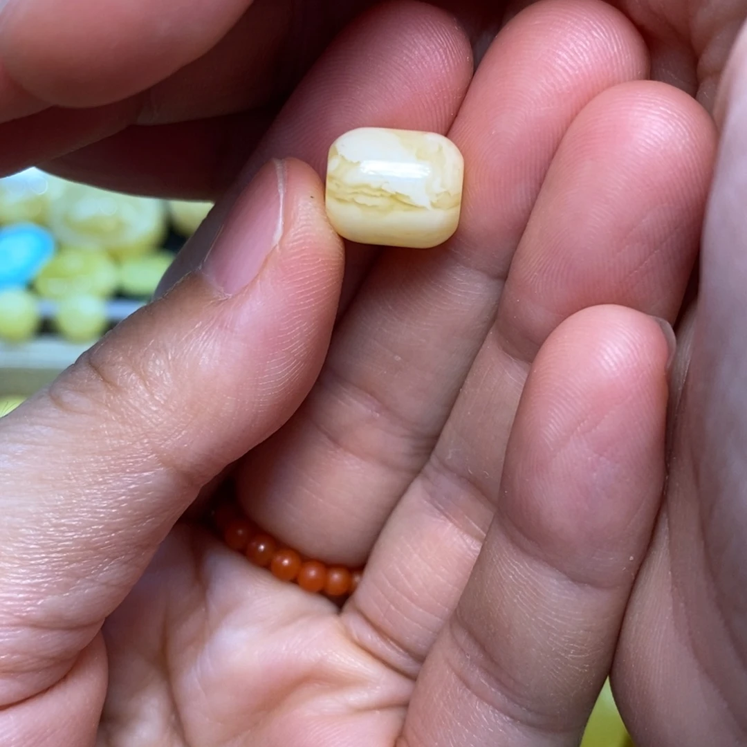 裸石琥珀未镶嵌原矿蜜蜡配珠