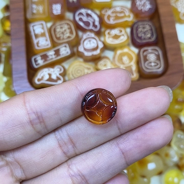 吊坠橄榄核钱币111