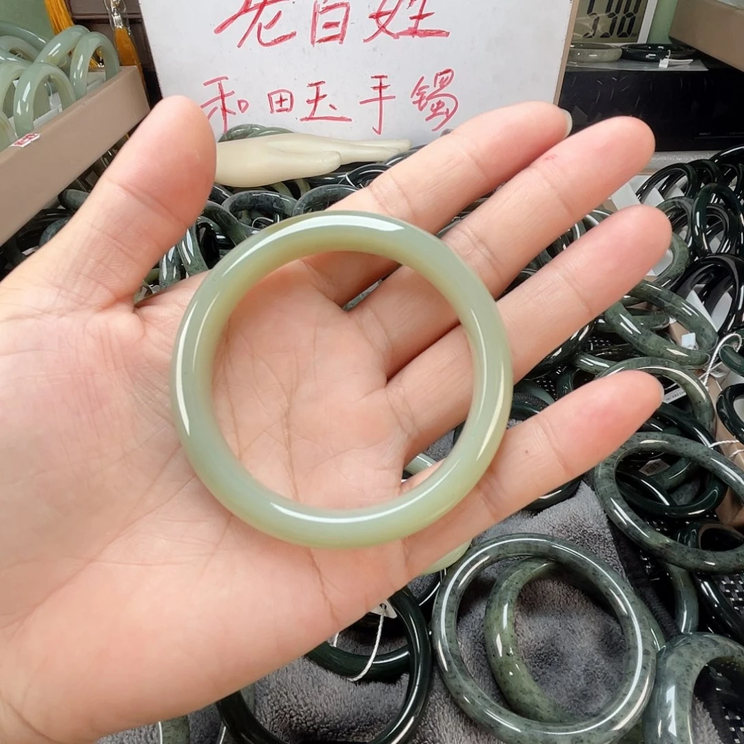 和田玉手镯未镶嵌?****?