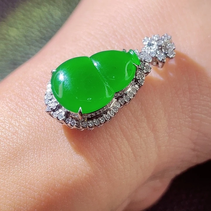 翡翠18K金镶嵌颈饰翡翠