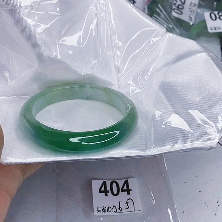 翡翠未镶嵌手镯一图一物实物为准（微瑕处理）