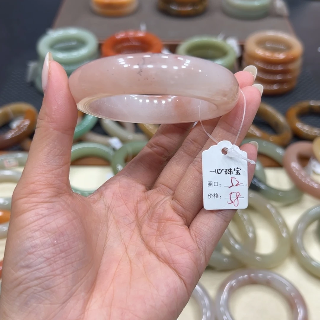 未镶嵌手镯石英质玉