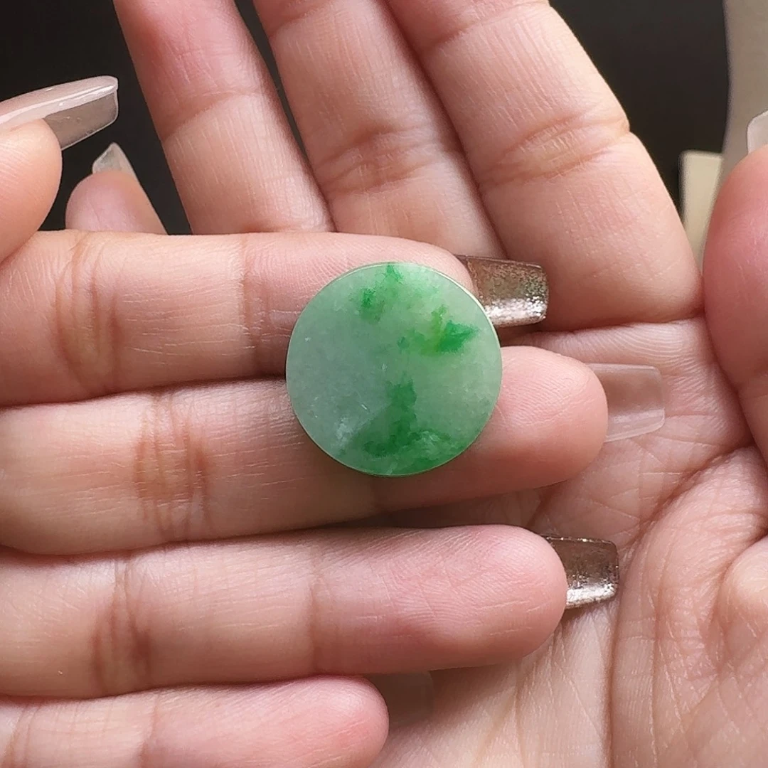 翡翠未镶嵌颈饰圆牌