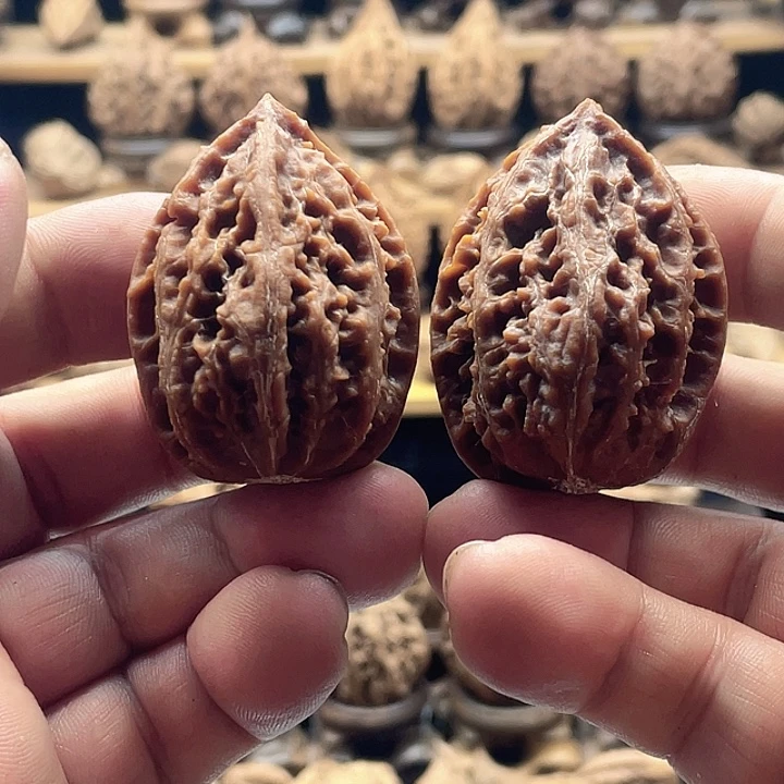 文玩核桃把件红皮核桃23