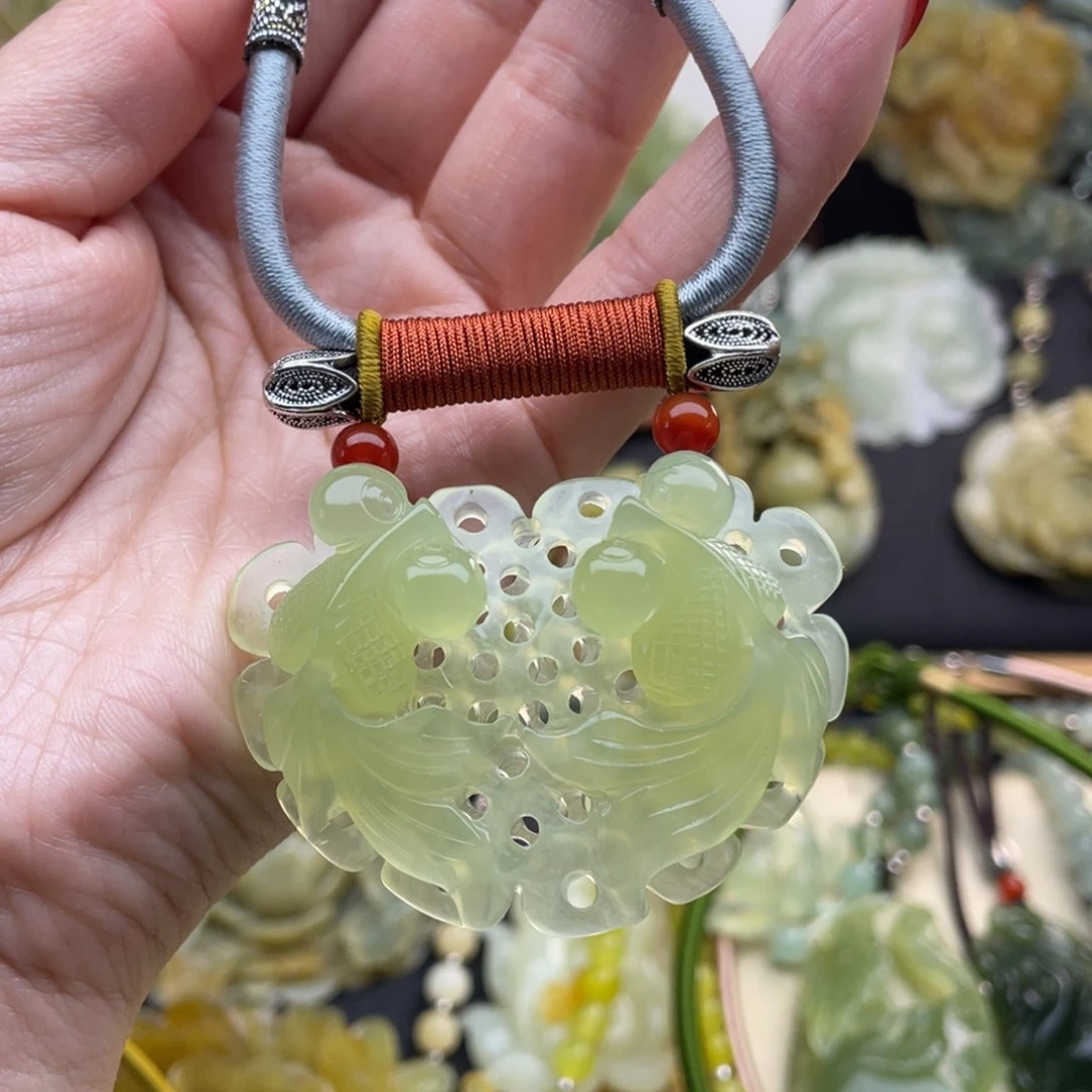 蛇纹石玉颈饰未镶嵌