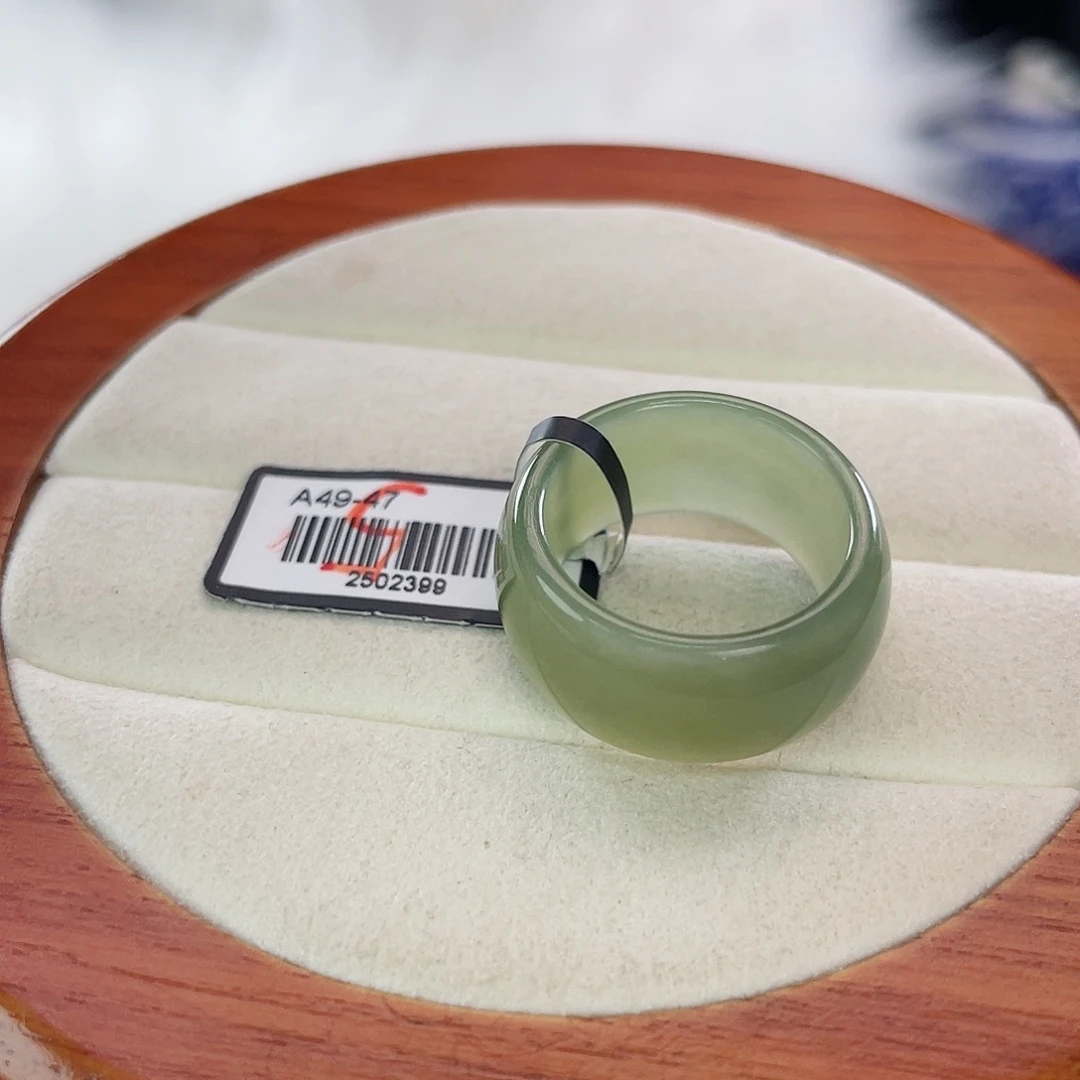 和田玉未镶嵌戒指l11。果绿轮胎。17.2。不退换