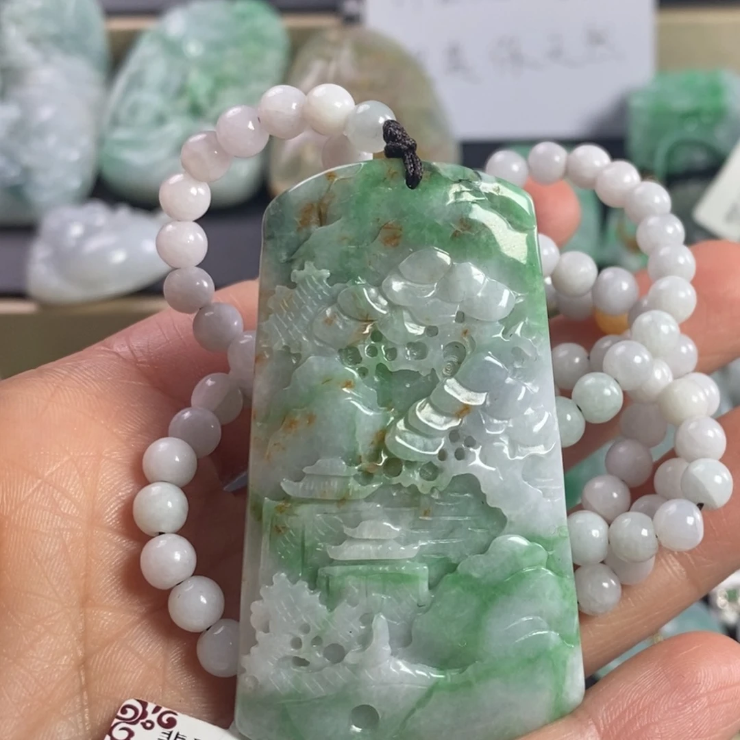 翡翠颈饰未镶嵌山水