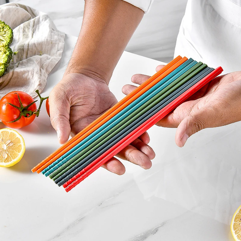 彩色家用硅胶筷子套装 耐高温钢芯防霉家庭餐具防滑易夹筷子