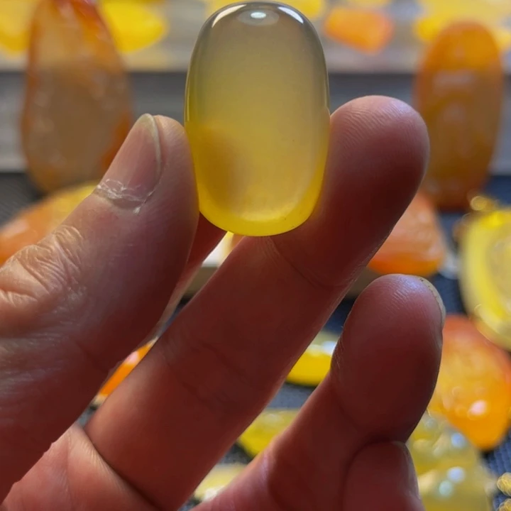 石英质玉未镶嵌颈饰告***去