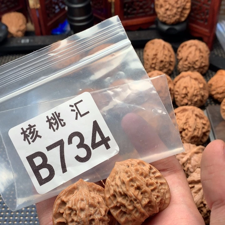 杜***克文玩核桃吊坠石佛