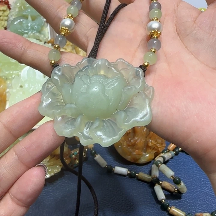 未镶嵌蛇纹石玉吊坠