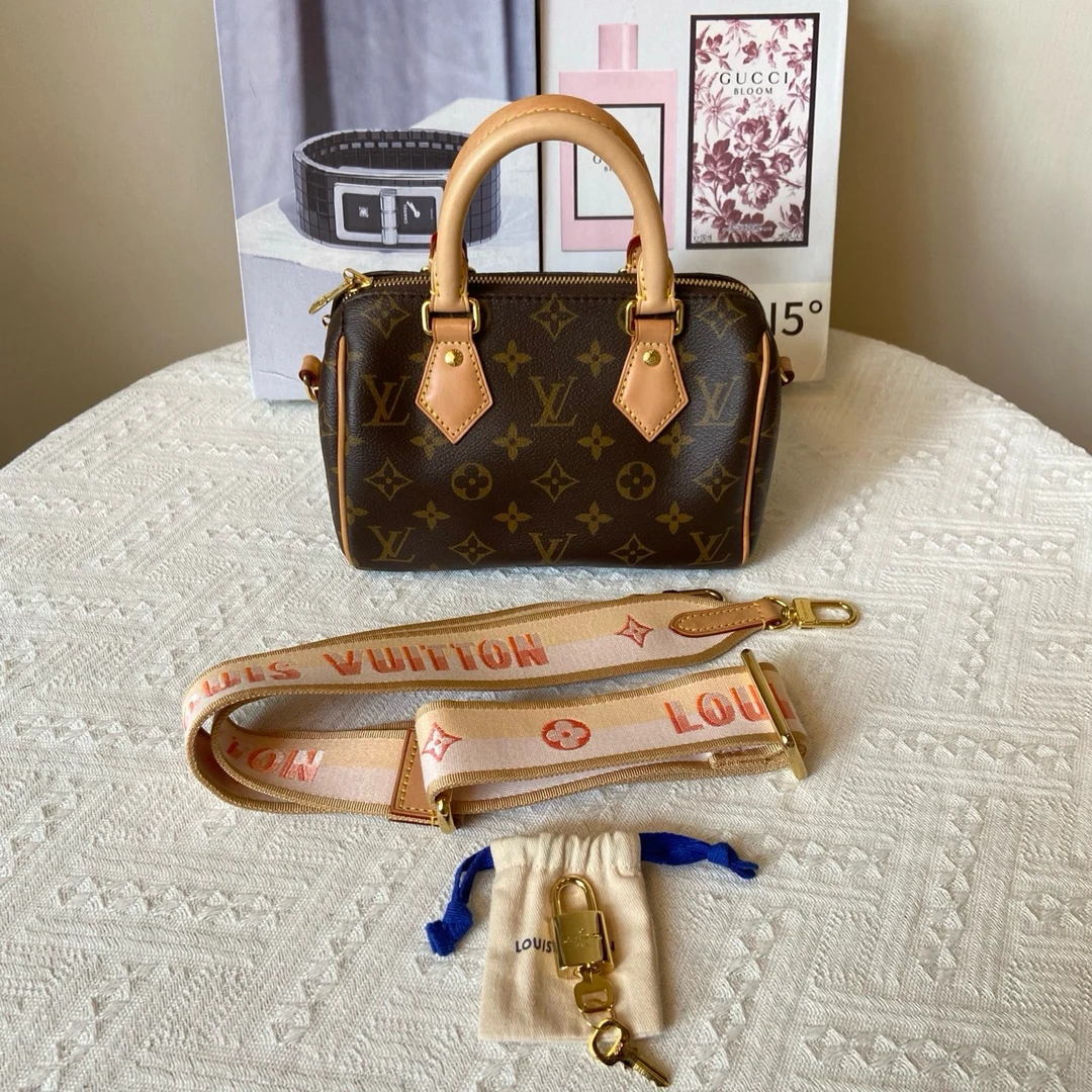 95新 LouisVuitton/路易威登 speedy20蜜桃粉肩带芯片款