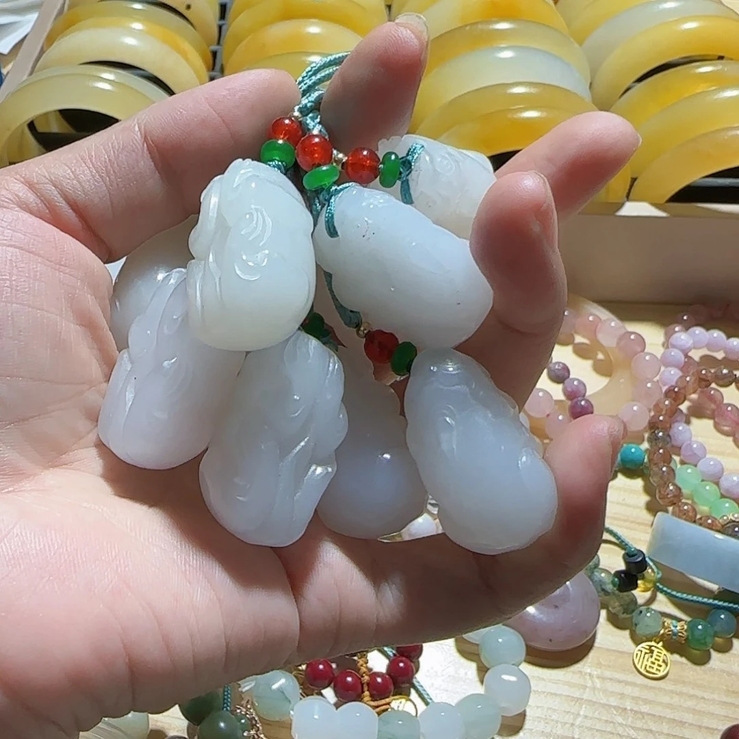 石英质玉（金丝玉）未镶嵌颈饰用****8