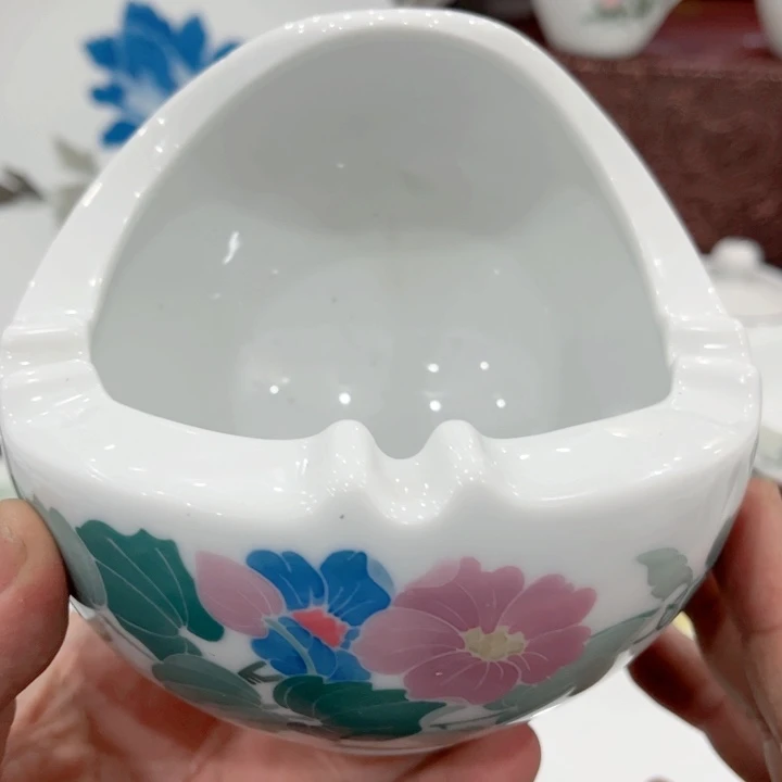 壶釉下五彩的瓷器和