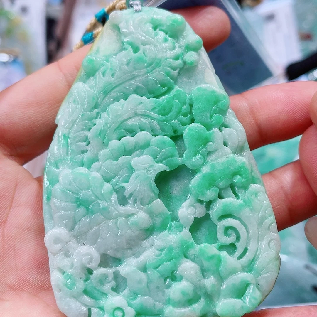 翡翠未镶嵌颈饰一