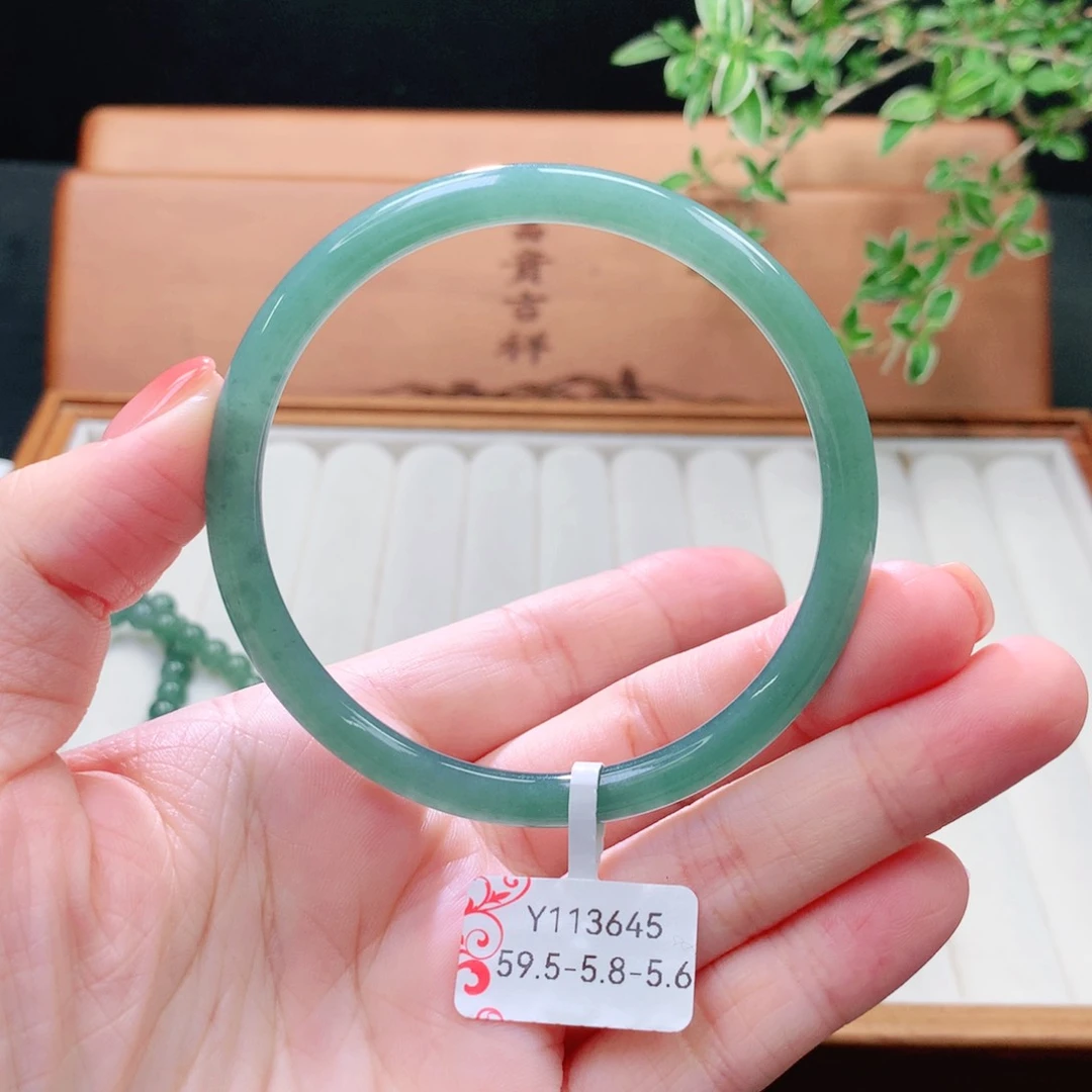 未镶嵌手镯（圆镯）翡翠